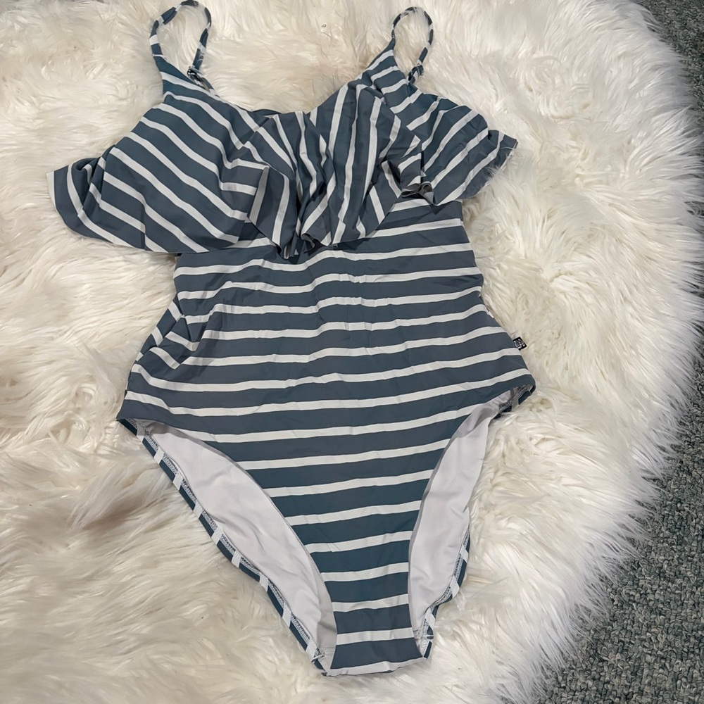 La vie en rose striped ruffled one piece swim suit size M